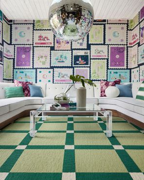 Lifestyle image of Boxed In shown in Mint